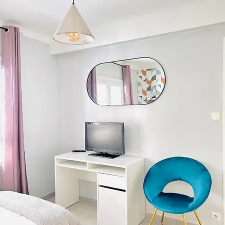 Lejlighed 2 Bedroom Luxury Flat With Balcony Center *