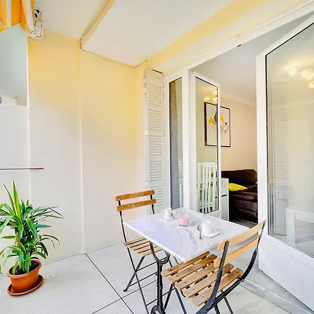 Apartment 2 Bedroom Luxury Flat With Balcony Center *