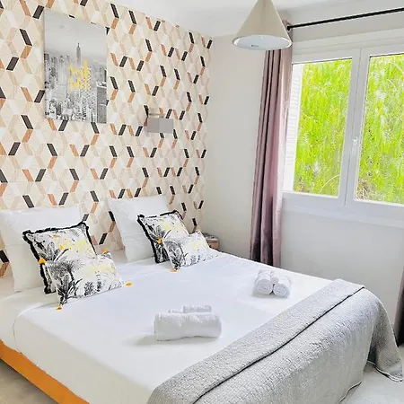 2 Bedroom Luxury Flat With Balcony Center * Cannes
