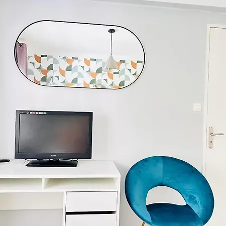 2 Bedroom Luxury Flat With Balcony Center Apartment