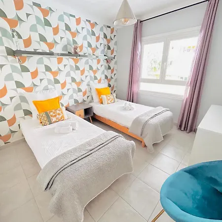 Apartment 2 Bedroom Luxury Flat With Balcony Center *