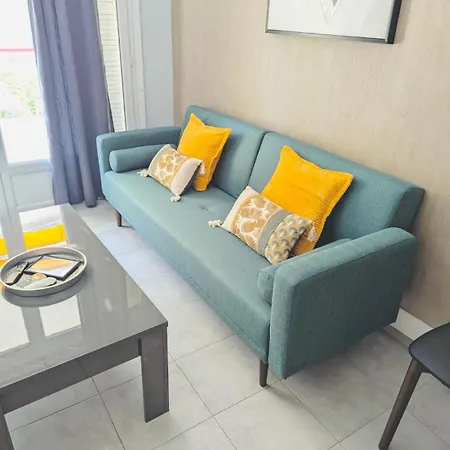 2 Bedroom Luxury Flat With Balcony Center Apartment *